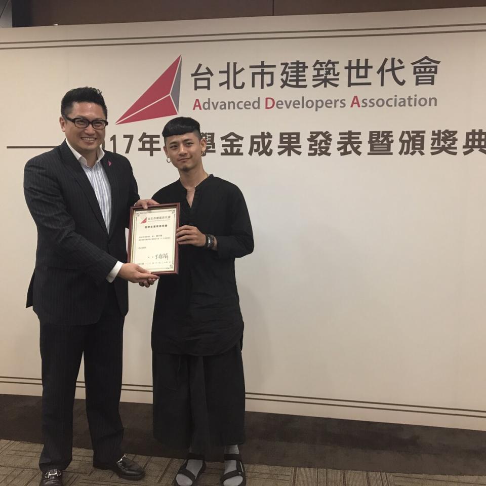 2017.08.28 Congratulations!! Student Cheng, Yu-Jie won Awards of Advanced Developers Association
